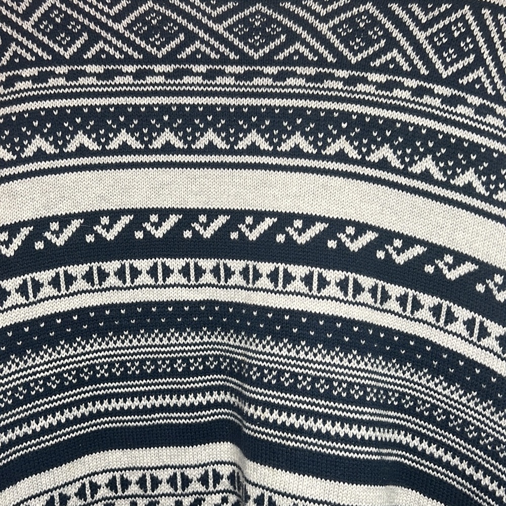 Levi’s Sweater - Picture 2 of 3